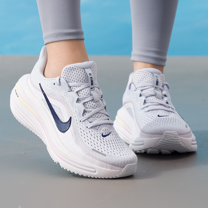 รองเท้าผู้หญิง Nike รุ่นดั้งเด - Lightweight Road Running Shoes บทวิจารณ์และราคา