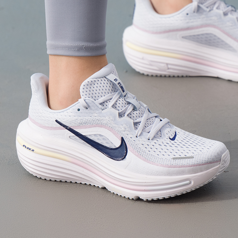 รองเท้าผู้หญิง Nike รุ่นดั้งเด - Lightweight Road Running Shoes บทวิจารณ์และราคา