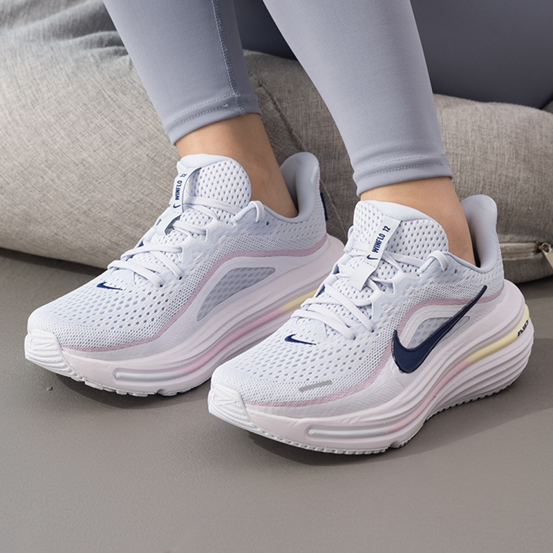 รองเท้าผู้หญิง Nike รุ่นดั้งเด - Lightweight Road Running Shoes บทวิจารณ์และราคา