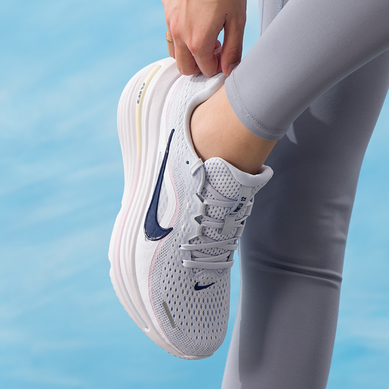 รองเท้าผู้หญิง Nike รุ่นดั้งเด - Lightweight Road Running Shoes บทวิจารณ์และราคา